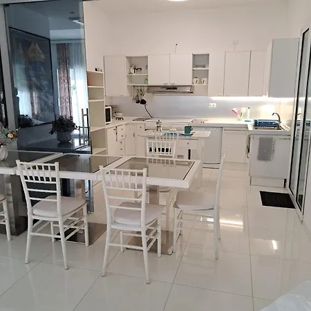 La Blanca Villa *